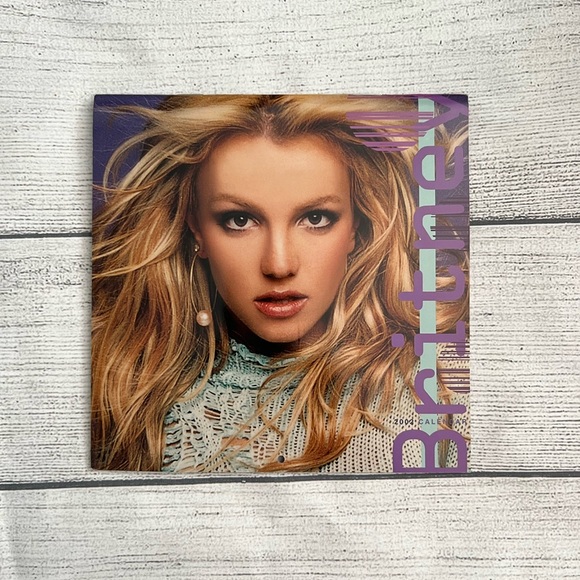 Britney Spears 2002 Vintage Calendar - Picture 1 of 3